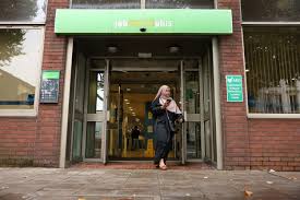 Job Vacancy Job vacancy in Uk falls faster